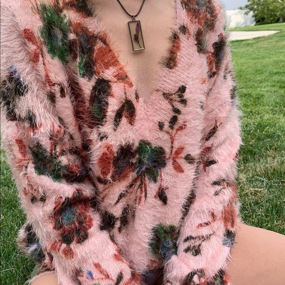 Urban outfitters sweater - Picture 2 of 2